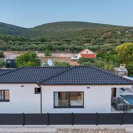 Pamemani Villa *
