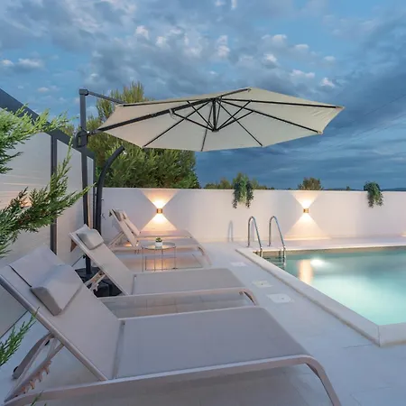 Pamemani سفيتي بيتار